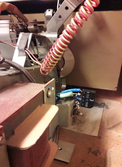 Ein Bild, das Im Haus, Werkzeug, Maschine, Boden enthält.
Automatisch generierte Beschreibung