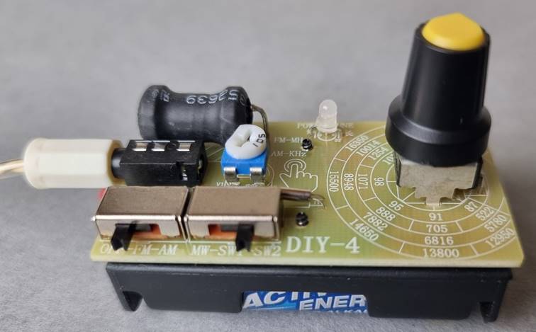 Ein Bild, das Elektronik, Elektrisches Bauelement, Rhre, Schaltung enthlt.