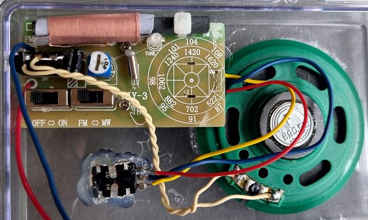 Ein Bild, das Schaltung, Elektronik, Elektronisches Bauteil, Elektrisches Bauelement enthlt.

KI-generierte Inhalte knnen fehlerhaft sein.